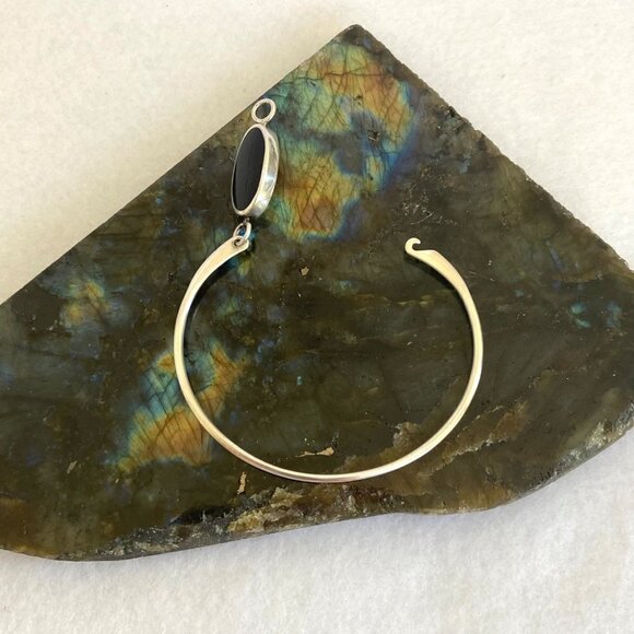 Sterling Silver Oval Black Onyx Geometric Reversible Hinged Bangle Bracelet 6.5" - Picture 5 of 16